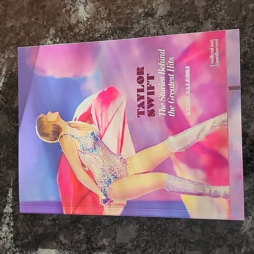 Taylor Swift Book The Stories behind the greatest hits     Swifties